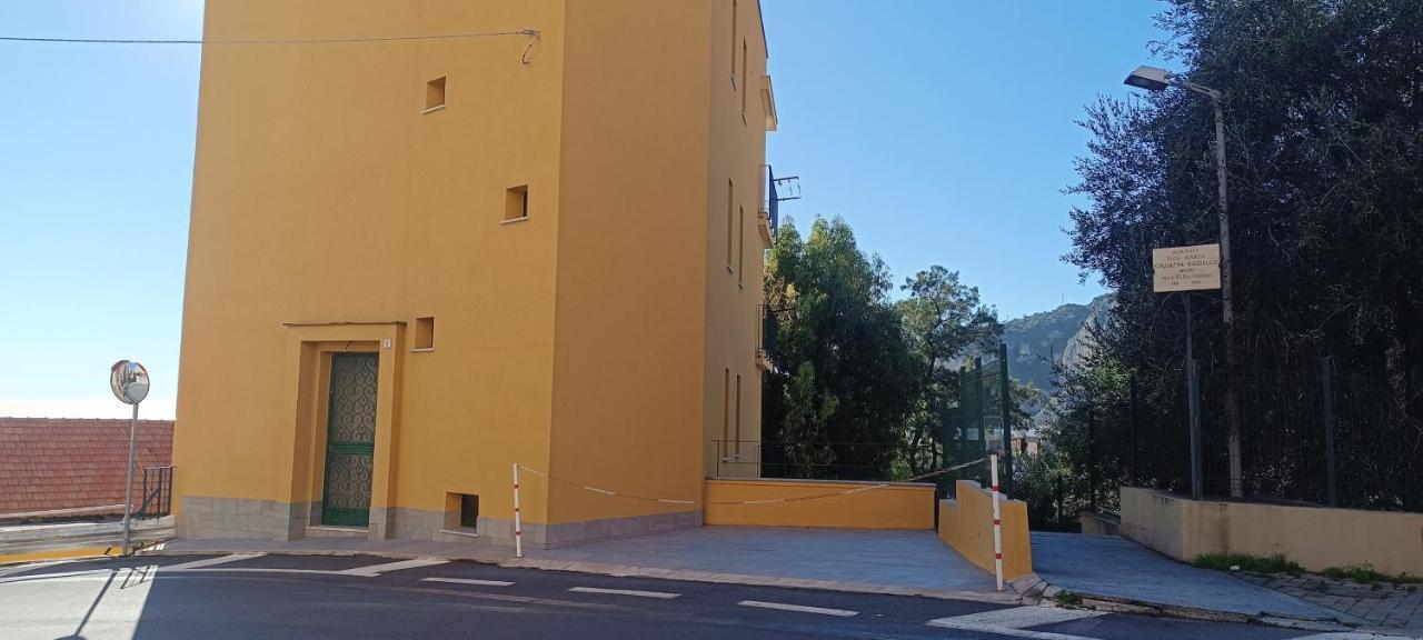 דירות פינאלה ליגורה Casa Di Claude Con Posto Auto מראה חיצוני תמונה